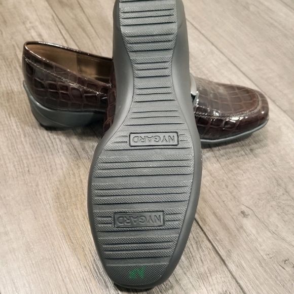 Nygard Collection Alligator Print Loafers - Picture 6 of 7